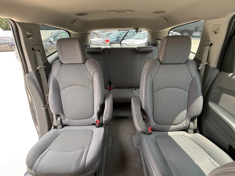 Chevrolet Traverse Vehicle Image 18