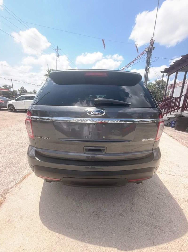 Ford Explorer Vehicle Full-screen Gallery Image 03