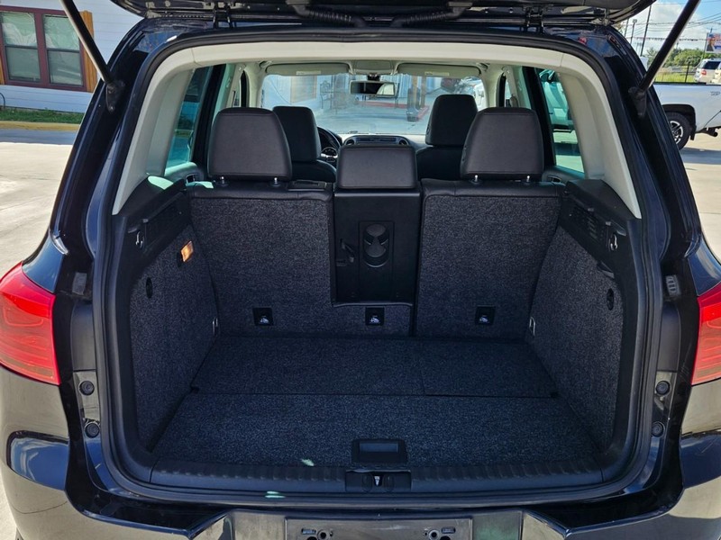 Volkswagen Tiguan Vehicle Image 05