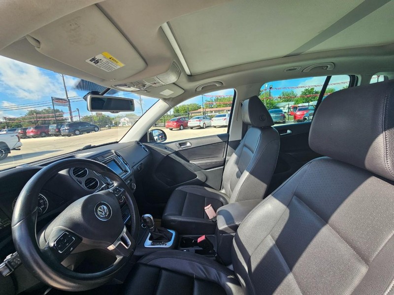 Volkswagen Tiguan Vehicle Image 11