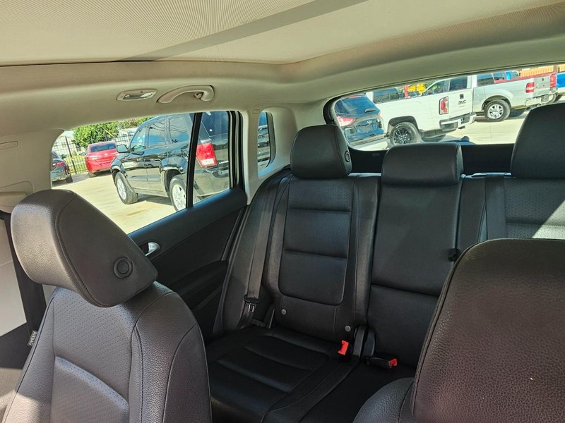 Volkswagen Tiguan Vehicle Image 15