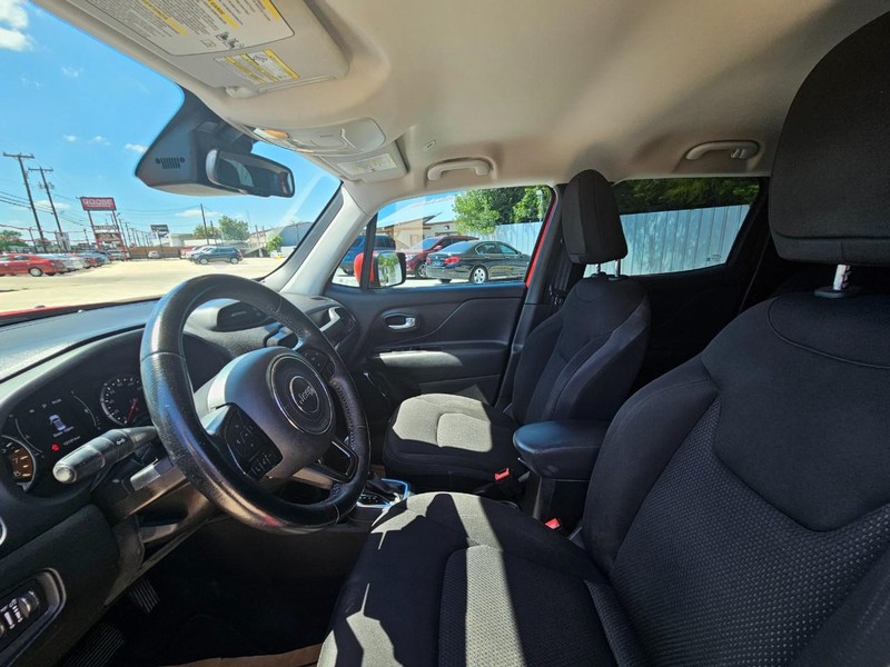 Jeep Renegade Vehicle Image 12