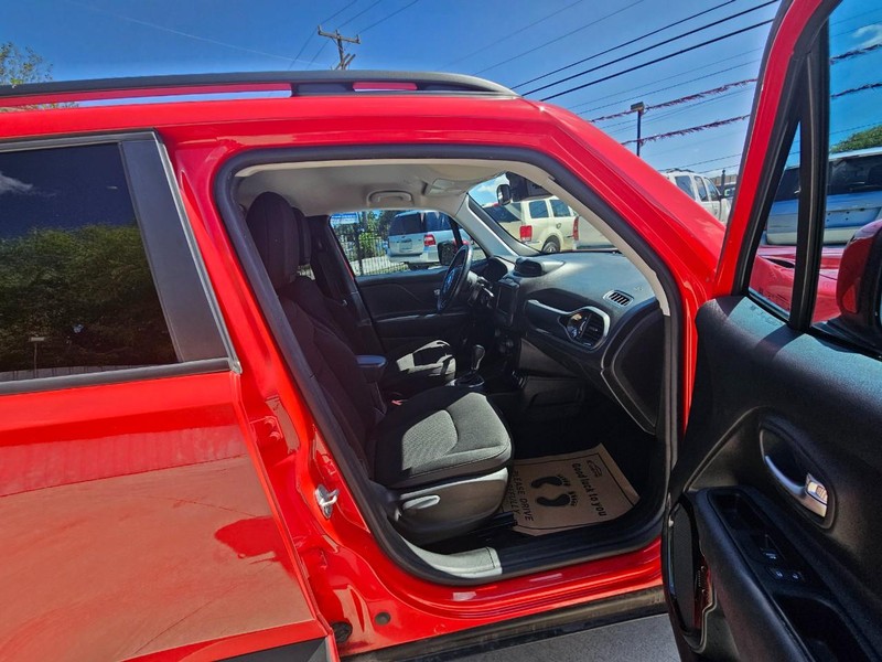 Jeep Renegade Vehicle Image 15