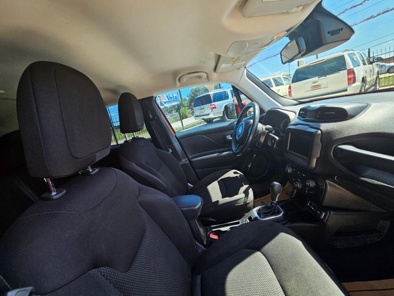 Jeep Renegade Vehicle Image 16