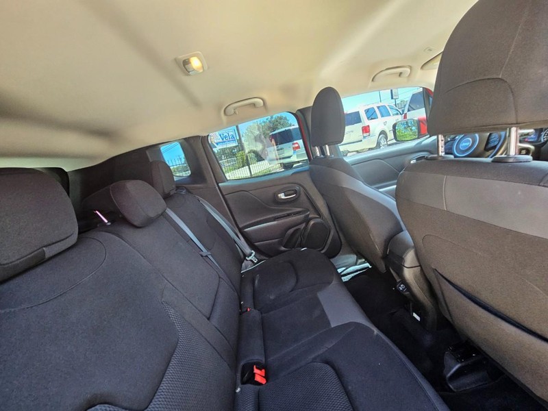 Jeep Renegade Vehicle Image 18