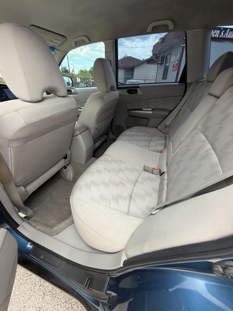 Subaru Forester Vehicle Full-screen Gallery Image 07