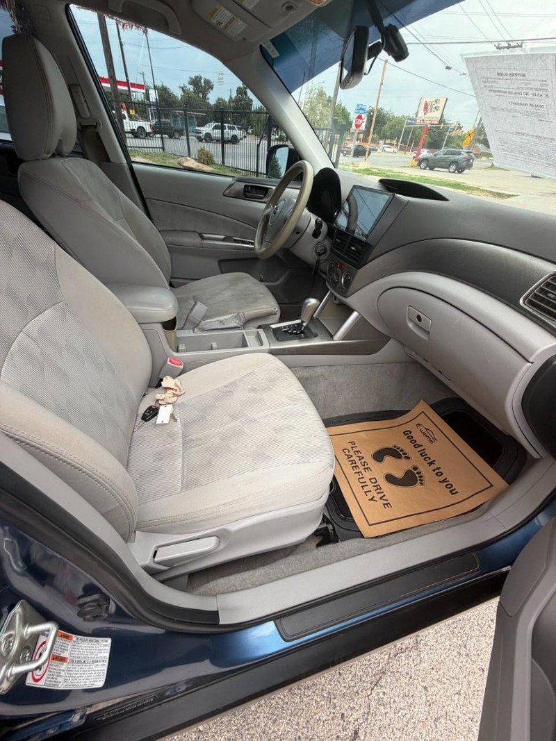 Subaru Forester Vehicle Full-screen Gallery Image 09