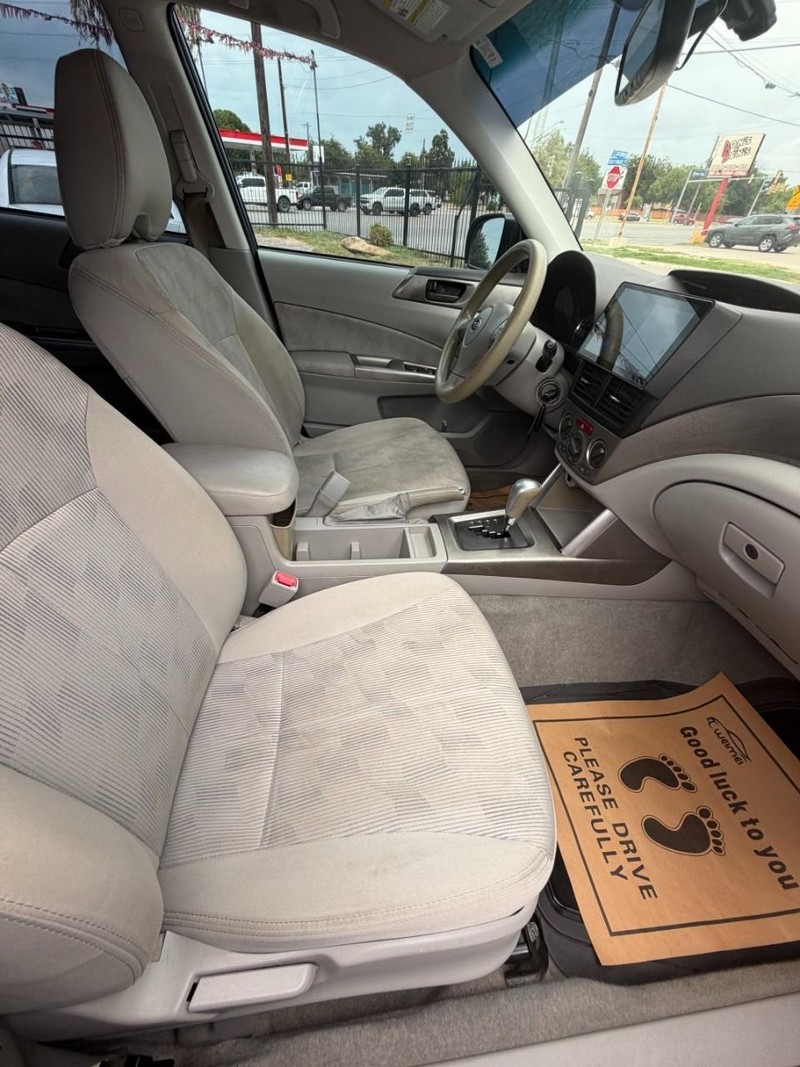 Subaru Forester Vehicle Full-screen Gallery Image 10