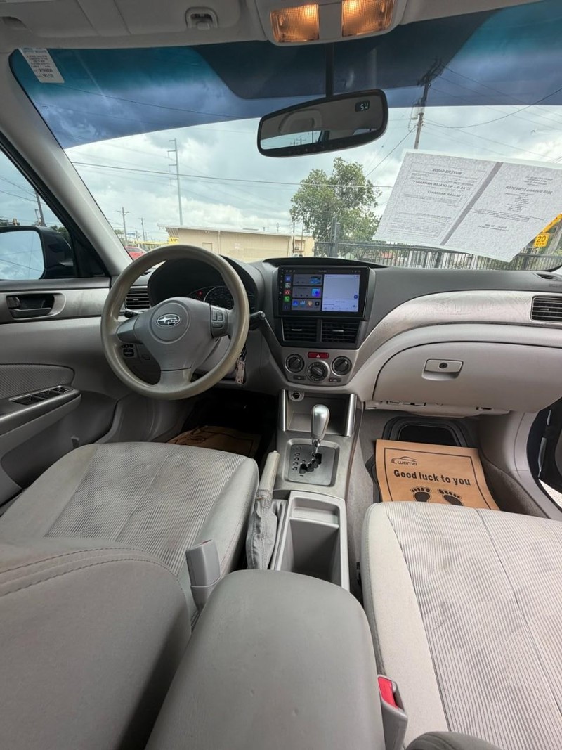 Subaru Forester Vehicle Full-screen Gallery Image 11