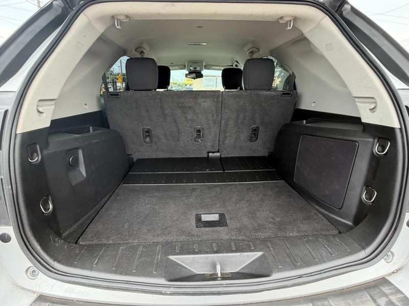 Chevrolet Equinox Vehicle Image 09