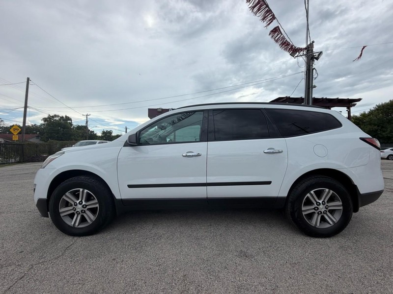 Chevrolet Traverse Vehicle Image 02