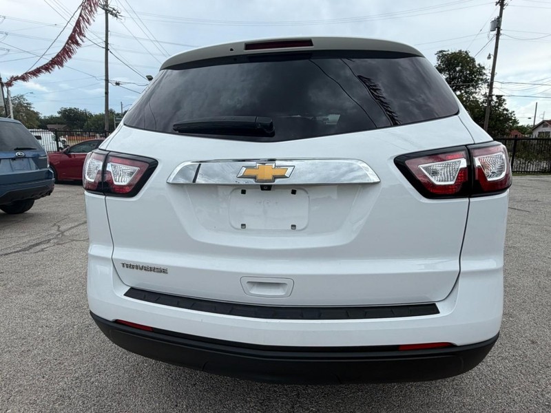 Chevrolet Traverse Vehicle Image 03