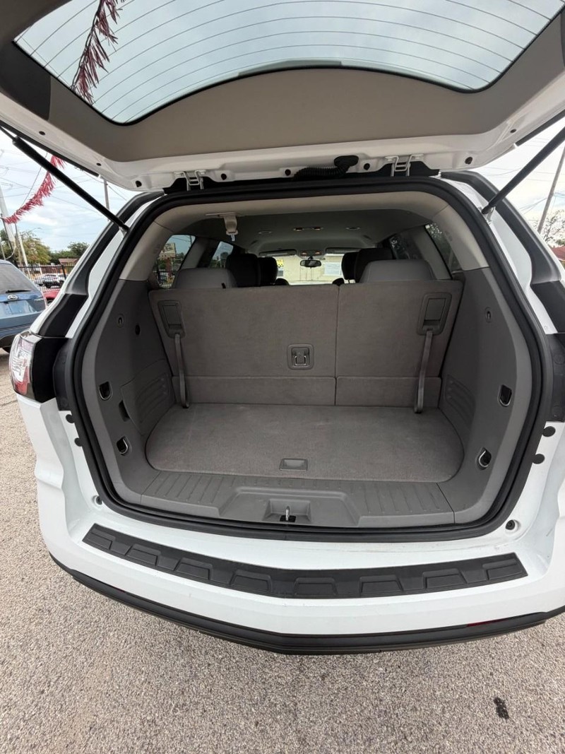Chevrolet Traverse Vehicle Image 05