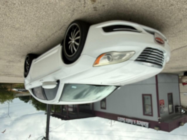 Chrysler 200 Vehicle Image 02