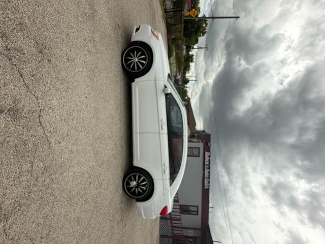 Chrysler 200 Vehicle Image 03