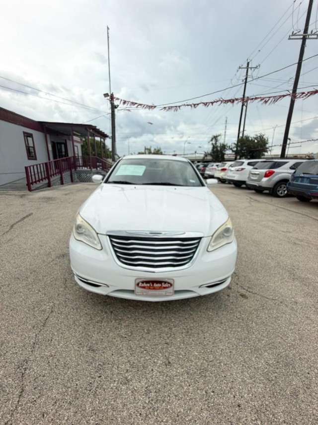 Chrysler 200 Vehicle Image 08
