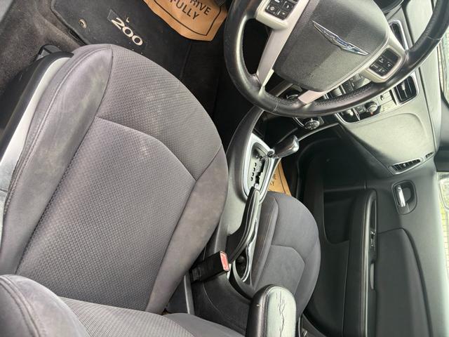 Chrysler 200 Vehicle Image 10