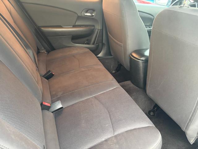 Chrysler 200 Vehicle Image 12
