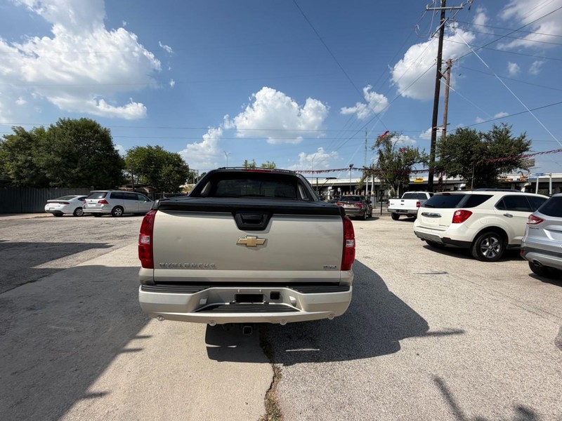 Chevrolet Avalanche Vehicle Full-screen Gallery Image 03