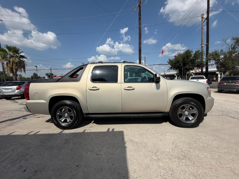 Chevrolet Avalanche Vehicle Full-screen Gallery Image 06