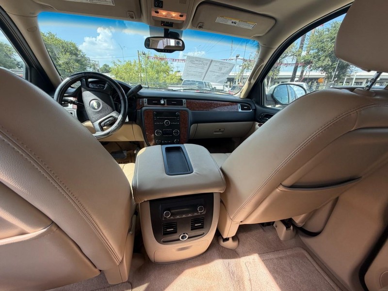 Chevrolet Avalanche Vehicle Full-screen Gallery Image 10
