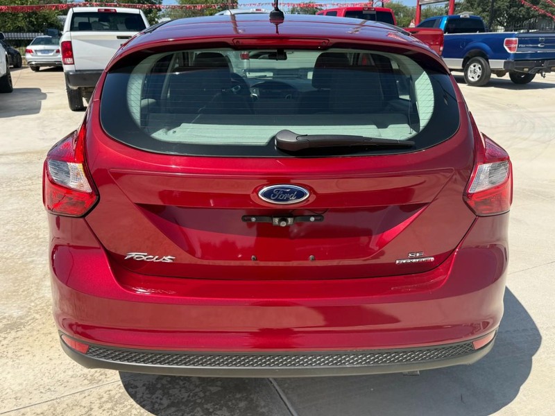 Ford Focus Vehicle Image 04