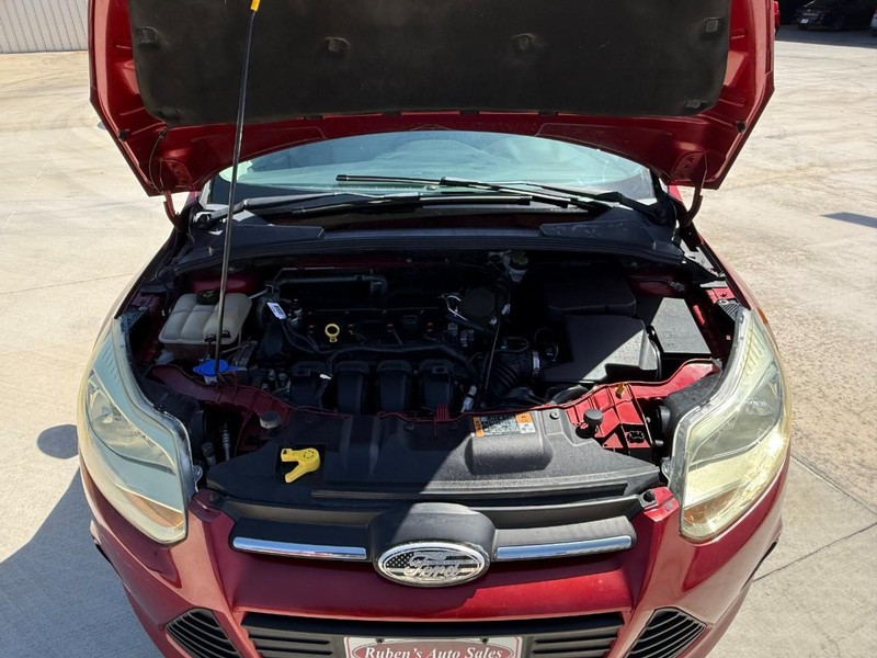 Ford Focus Vehicle Image 18