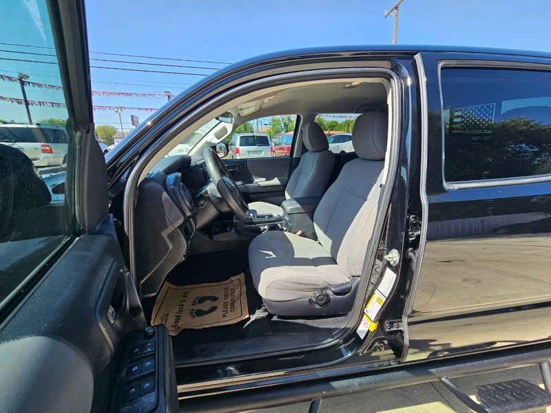 Toyota Tacoma 2WD Vehicle Image 09