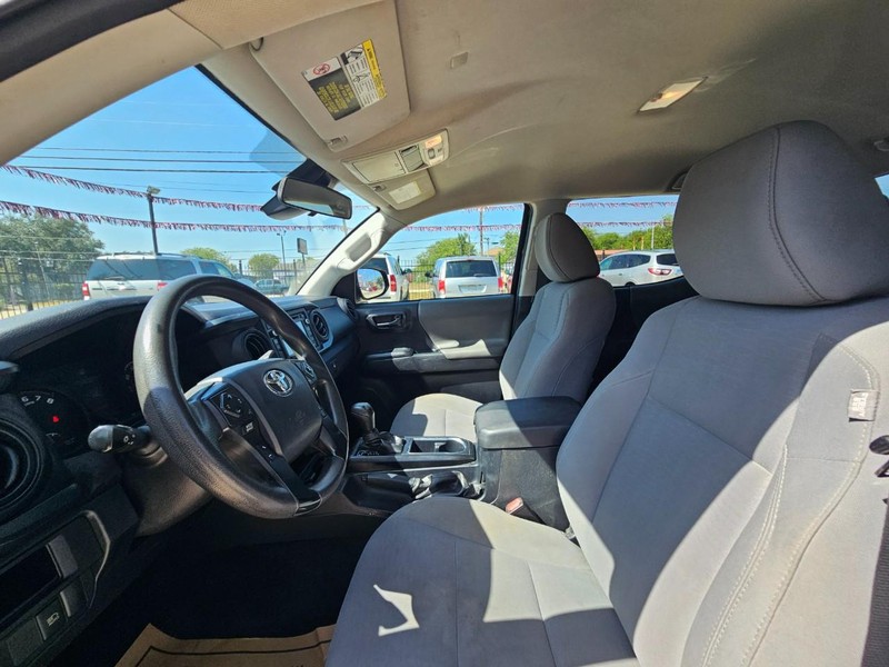 Toyota Tacoma 2WD Vehicle Image 10