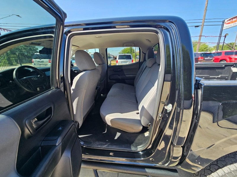 Toyota Tacoma 2WD Vehicle Image 11