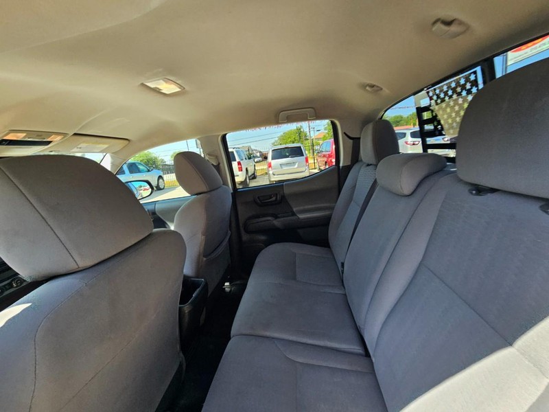 Toyota Tacoma 2WD Vehicle Image 12