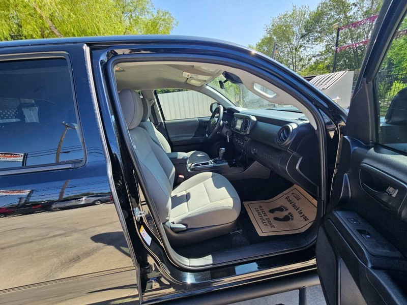 Toyota Tacoma 2WD Vehicle Image 13