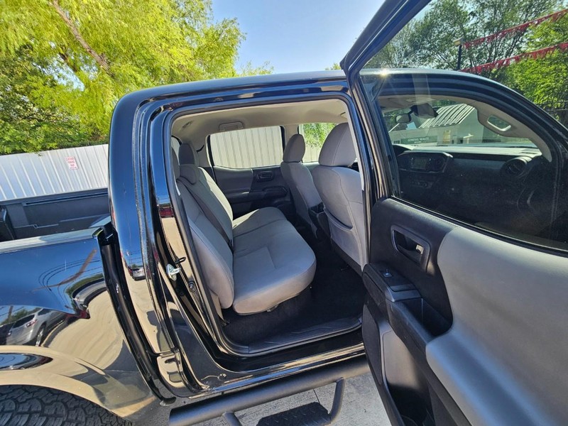 Toyota Tacoma 2WD Vehicle Image 15