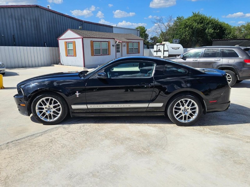 Ford Mustang Vehicle Image 02