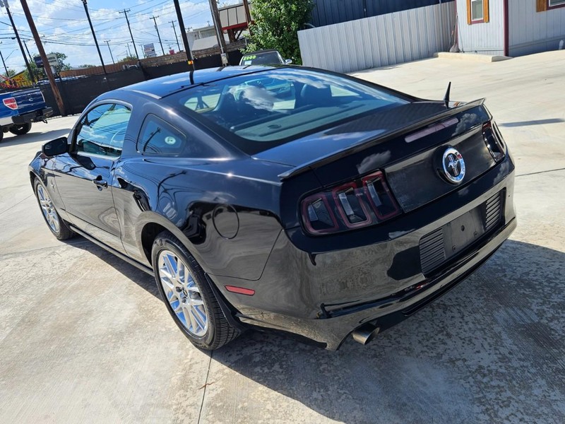 Ford Mustang Vehicle Image 03