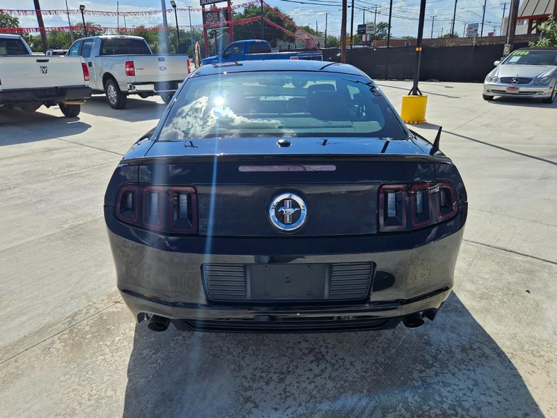 Ford Mustang Vehicle Image 04