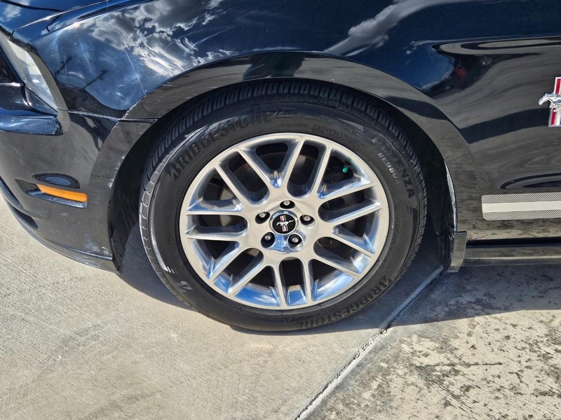 Ford Mustang Vehicle Image 09