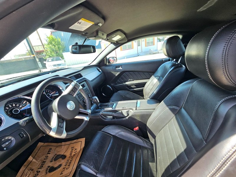 Ford Mustang Vehicle Image 11
