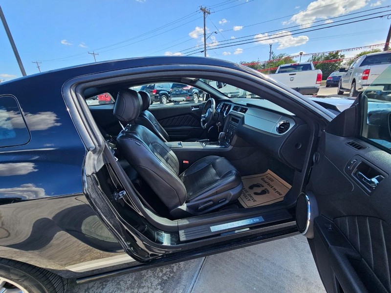Ford Mustang Vehicle Image 13