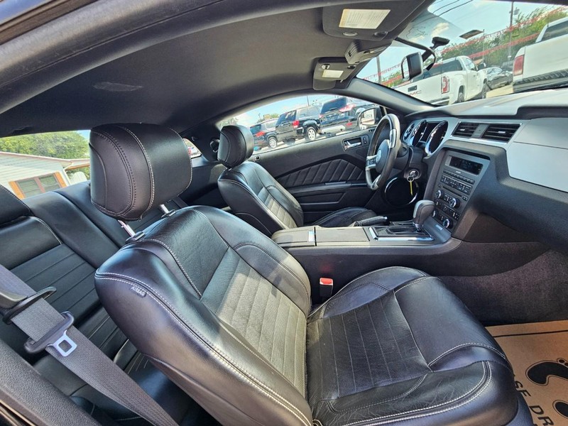 Ford Mustang Vehicle Image 14