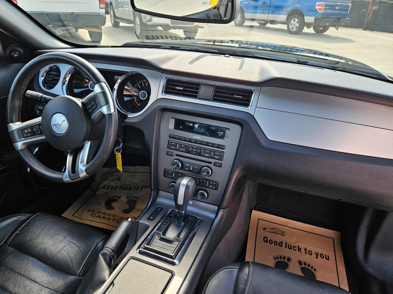 Ford Mustang Vehicle Image 16