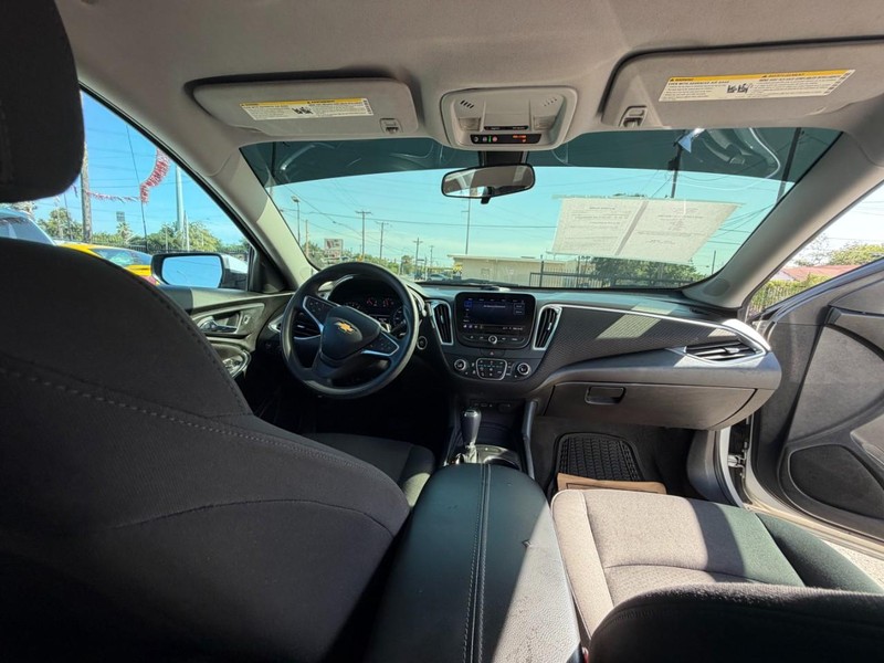 Chevrolet Malibu Vehicle Image 10