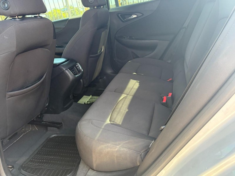 Chevrolet Malibu Vehicle Image 11