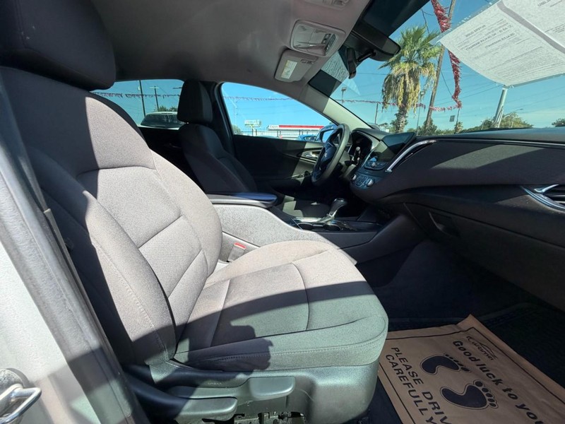 Chevrolet Malibu Vehicle Image 13