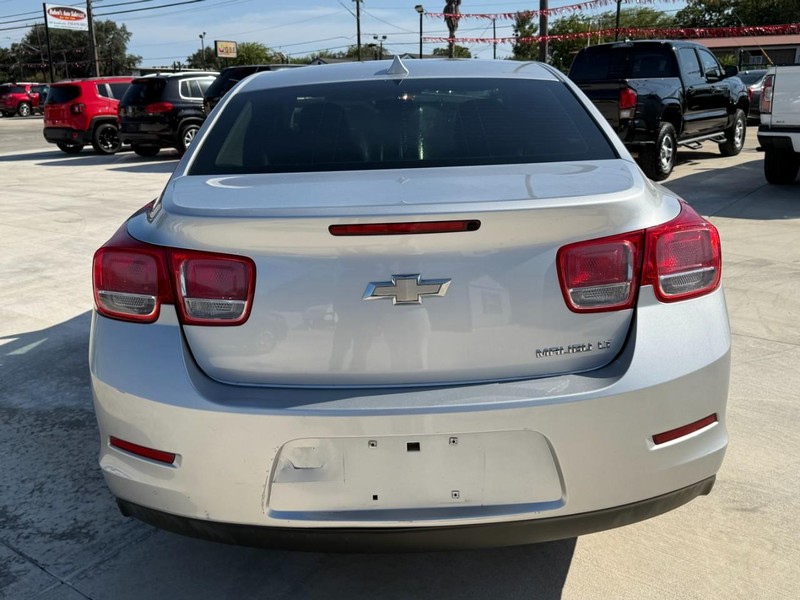 Chevrolet Malibu Vehicle Image 04
