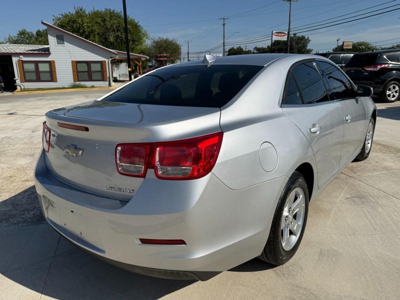 Chevrolet Malibu Vehicle Image 05