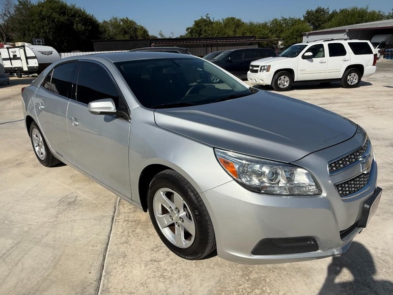 Chevrolet Malibu Vehicle Image 07