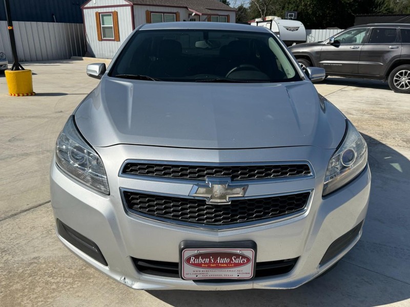 Chevrolet Malibu Vehicle Image 08