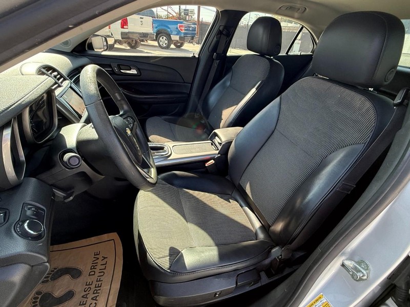 Chevrolet Malibu Vehicle Image 10