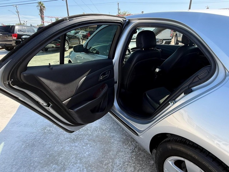 Chevrolet Malibu Vehicle Image 11